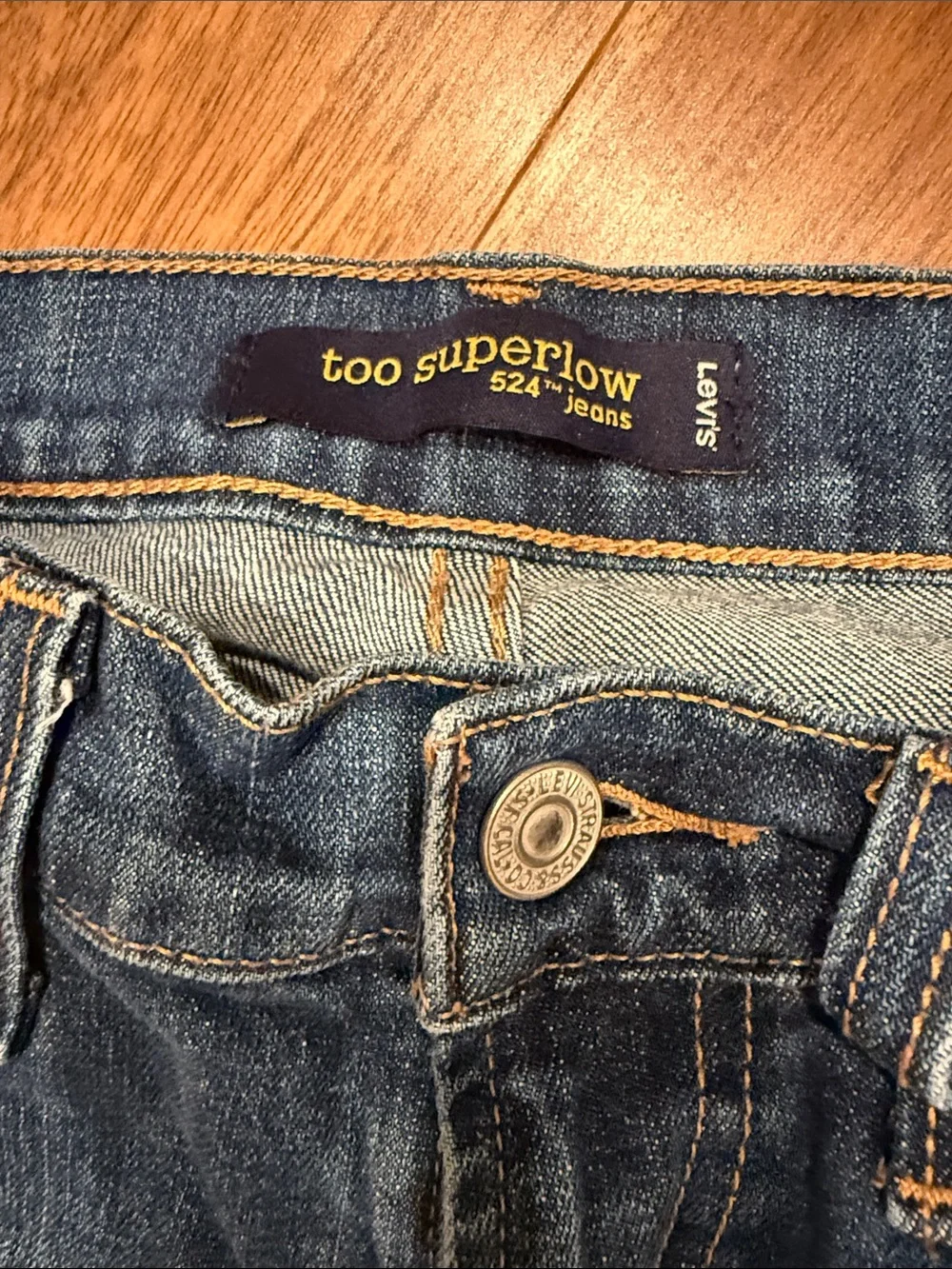 Levi's Women's Skinny Jeans in Faded Blue Wash
